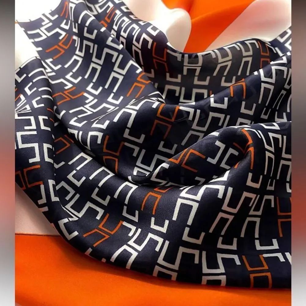 Geometric Scarf P95 - Picture 2 of 5